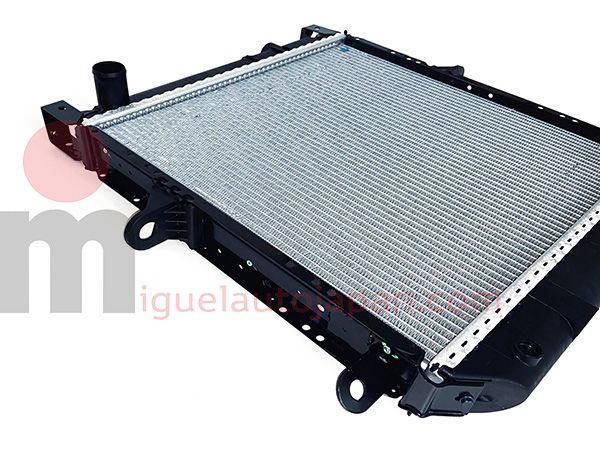 Radiador metálico de refrigeración para Nissan Atleon 1999-2006