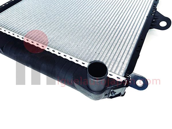 Radiador metálico de refrigeración para Nissan Atleon 1999-2006