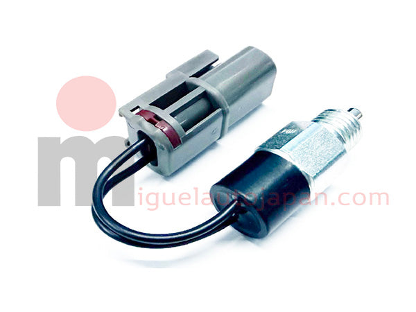 Interruptor de marcha atras para Nissan Cabstar BD30 / Ref: 3200521U1B