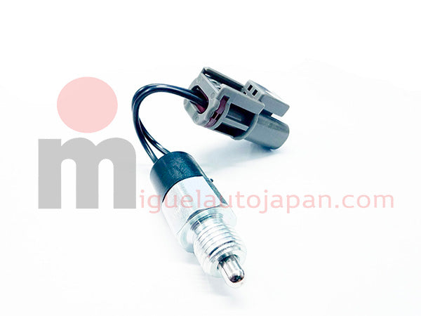 Interruptor de marcha atras para Nissan Cabstar BD30 / Ref: 3200521U1B