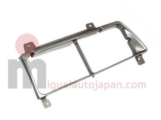 Bisel de faro derecho Isuzu NPR70-NQR70