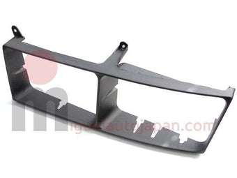compare product Alojamiento de faro derecho Mitsubishi Canter