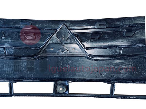 Rejilla frontal de radiador Mitsubishi Fuso a partir de 2011 (cabina estrecha)