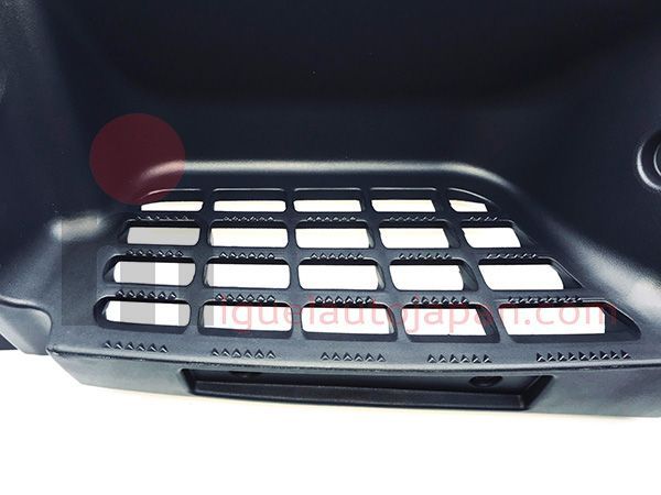 Estribo de cabina izquierda Mitsubishi Canter a partir de 2009
