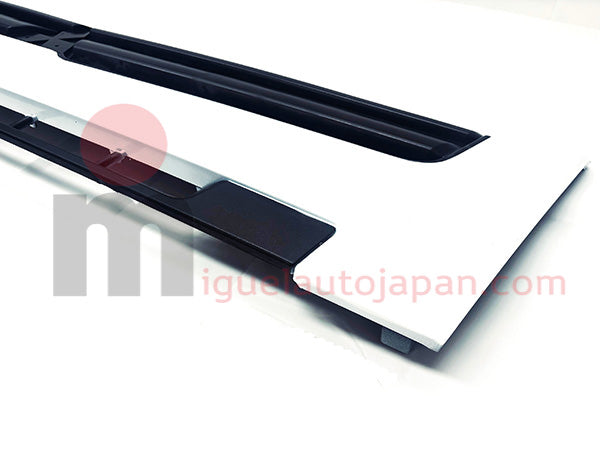 Mitsubishi Fuso front grille from 2011 (wide cab)