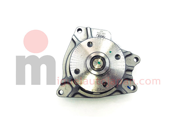 Bomba de agua Mitsubishi Canter 4M40 / Ref: ME996792 / ME995286 / ME201890