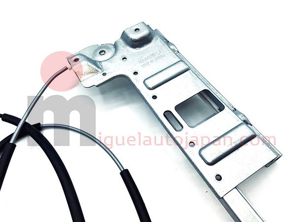 Elevalunas izquierdo para Mitsubishi Canter a partir de 2005 / Ref: MX934809 / MK488225 / MK581271